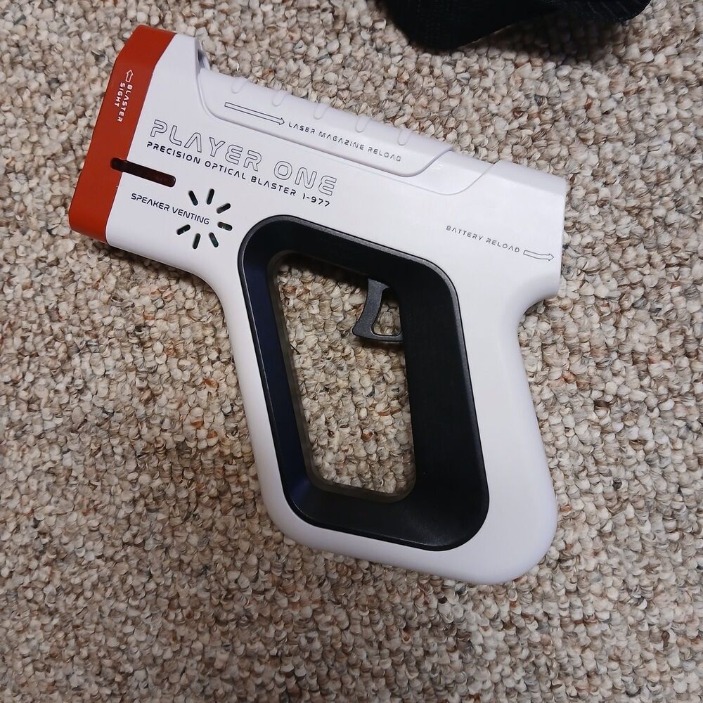 F.A.O. Schwarz Precision Optical Laser Defense System Laser Tag Guns and Targets - Picture 2 of 5